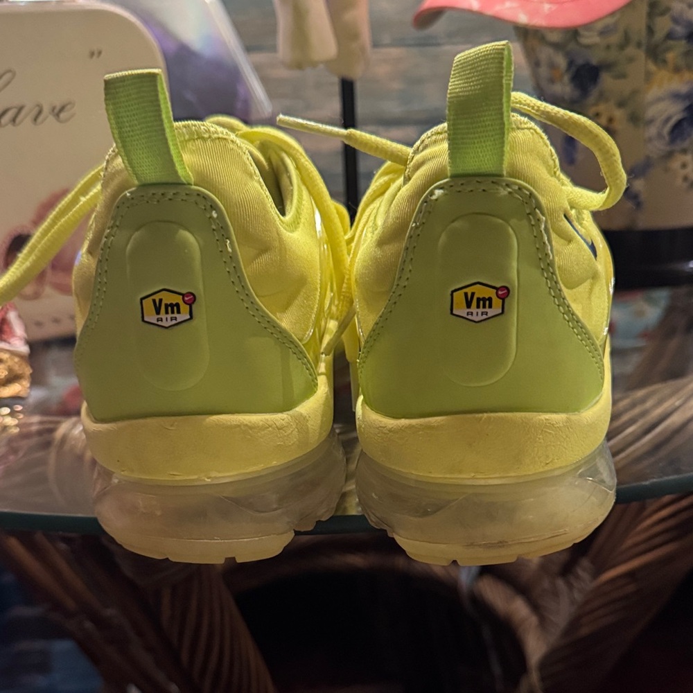 VM Mens Nike Bright Yellow Sneakers